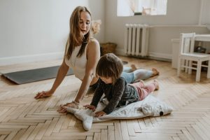 Lire la suite à propos de l’article Yoga à la maison: Découvrez les Meilleures Techniques pour Vous Détendre et Vous Améliorer!