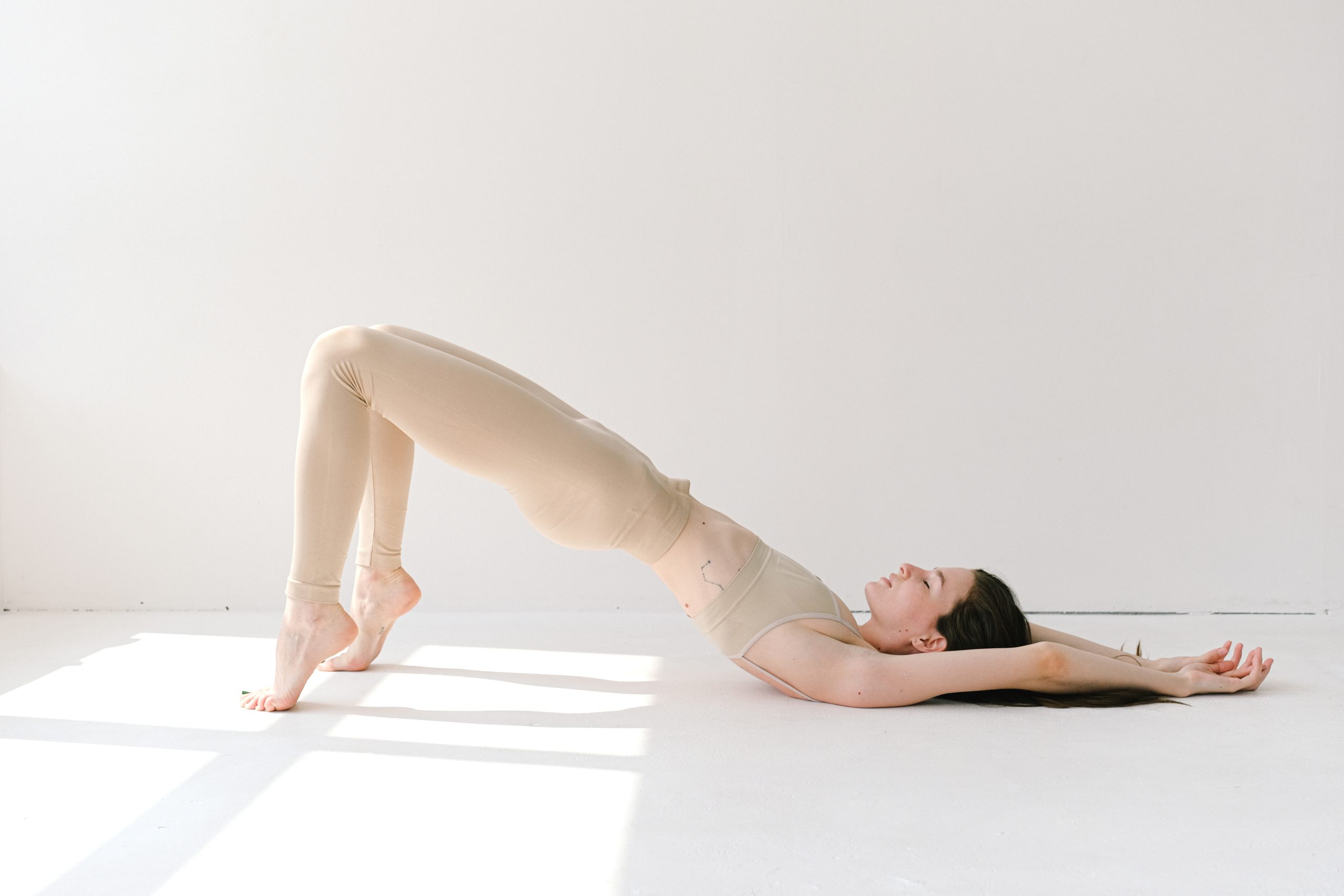 You are currently viewing Yoga et Pilates: Exercices pour un Corps et une Esprit en Santé