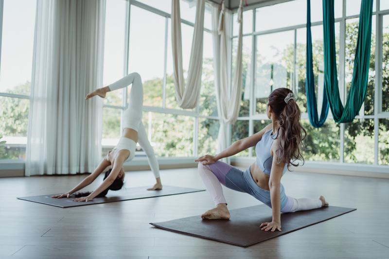 You are currently viewing Yoga pour les épaules : exercices pour soulager les douleurs et améliorer la posture