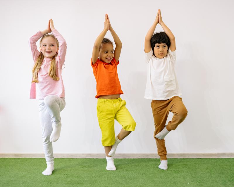 You are currently viewing Yoga pour enfants : découvrez les bienfaits de cette pratique pour votre enfant